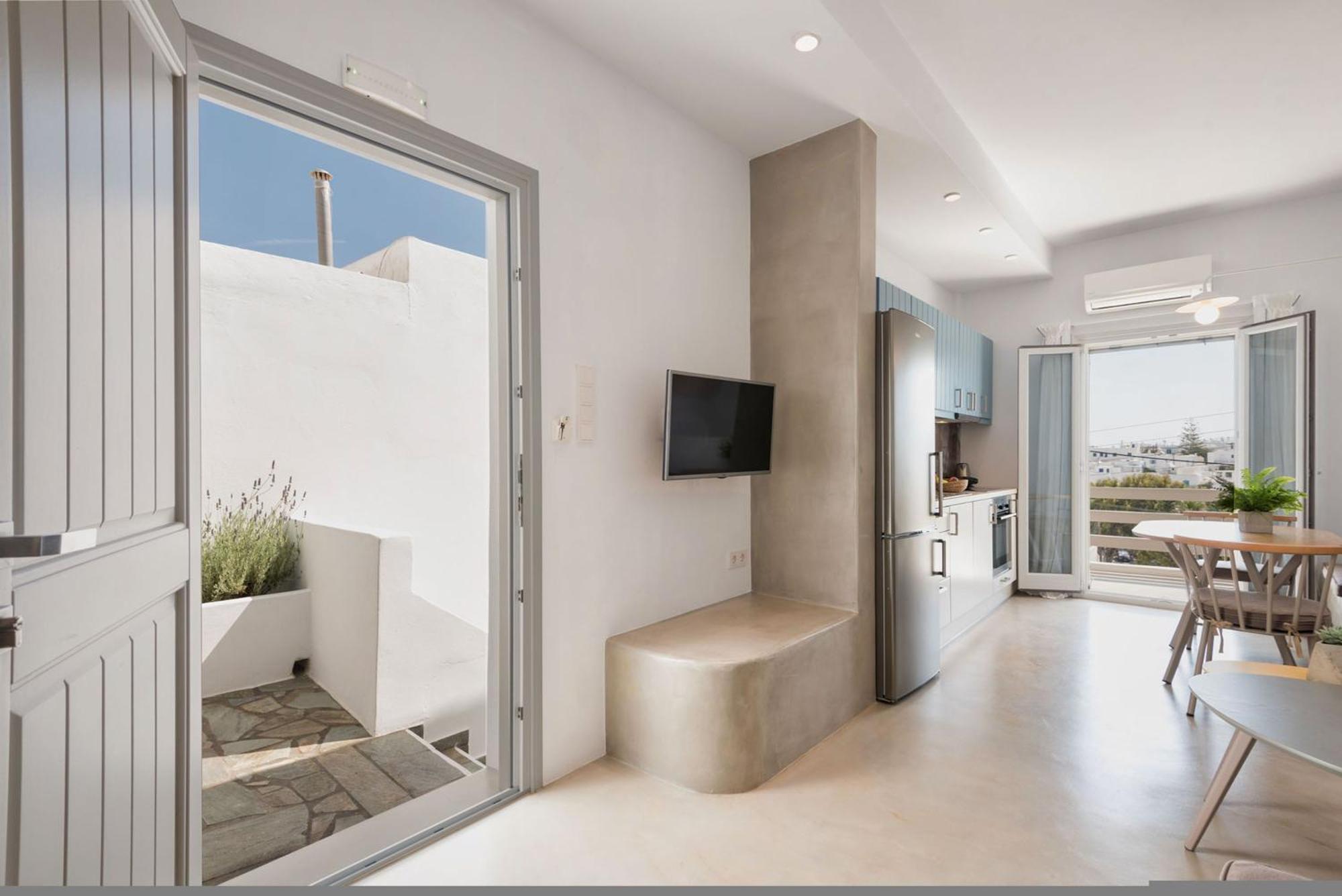 Michael Zeppos Studios Naousa  Luaran gambar